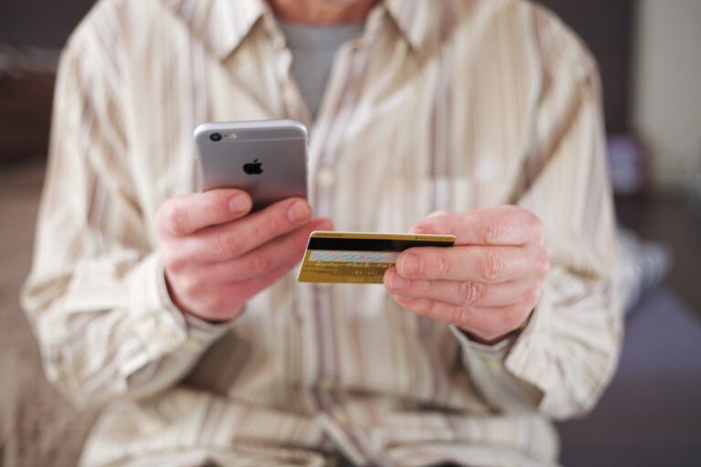 Ways to protect yourself from utility scammers this holiday season