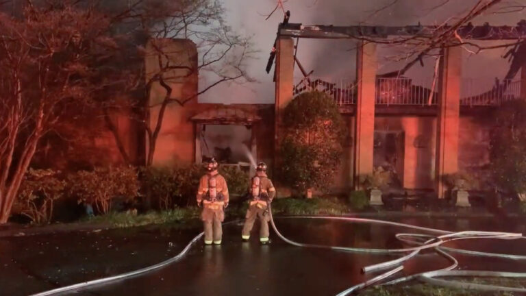 Fire engulfs former governor Chuck Robb’s McLean home