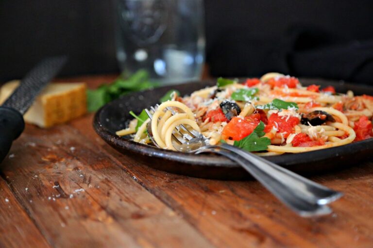 ￼Spaghetti alla Puttanesca with tuna