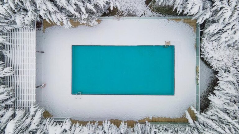 5 tips to protect your swimming pool from severe winter weather