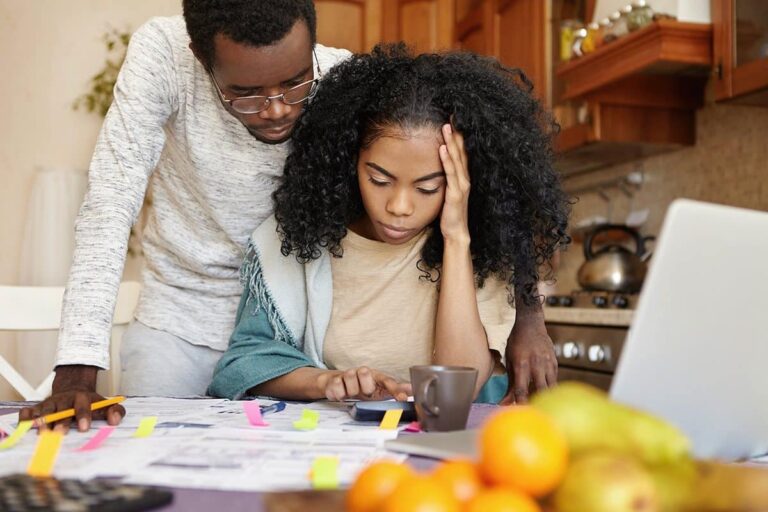 5 tips from a financial therapist to rein in financial anxiety